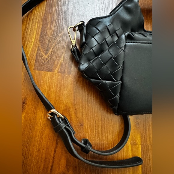 Urban Expressions Black Woven Vegan Leather Crossbody Bag - Picture 4 of 7